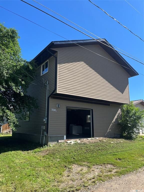 738 Henry Street — photo 1