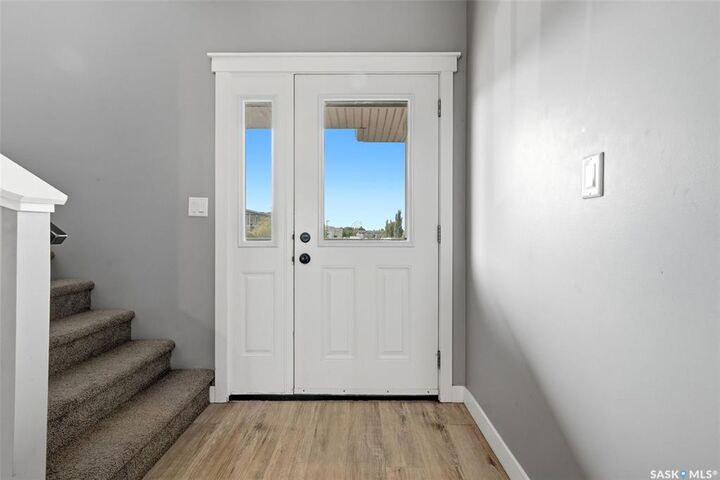 Property Photo:  3960 7th Avenue E 7  SK S4N 7L9 