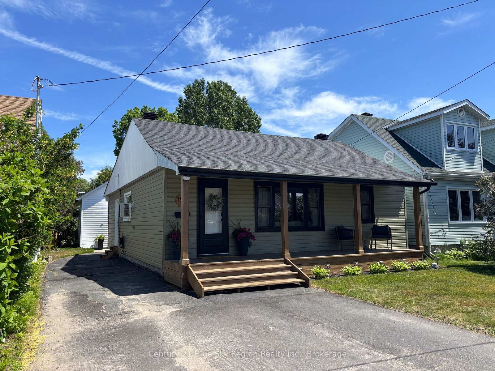 Property Photo: 188 Lee Avenue ON P1A 2K3