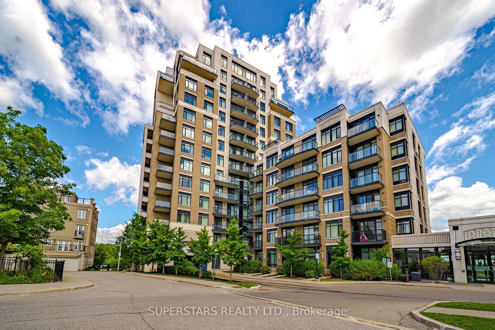 Property Photo: 151 Upper Duke Crescent 809 ON L6G 0E1