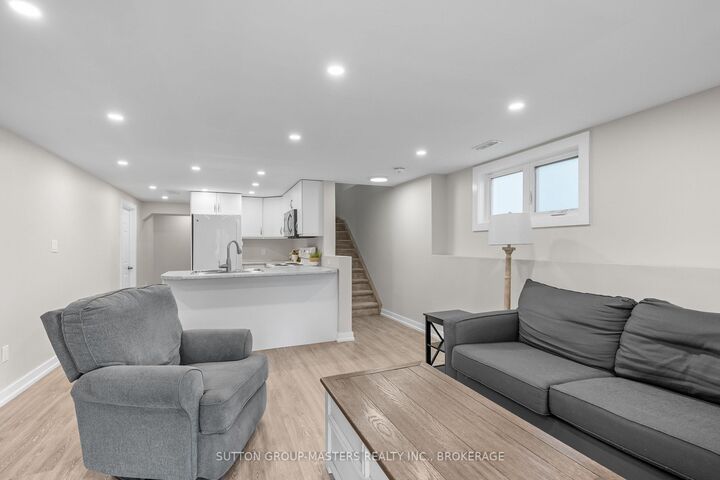 Property Photo: 1705 Executive Avenue ON K7P 0L9