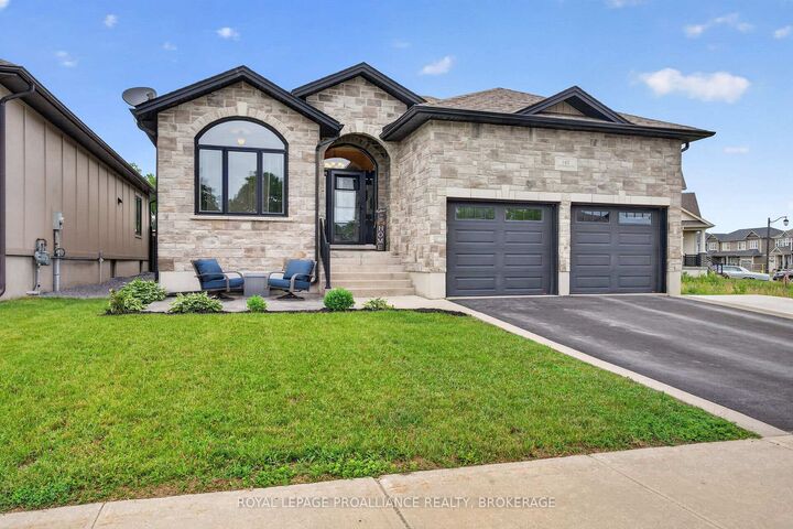 Property Photo: 142 Gildersleeve Boulevard ON K0H 1G0