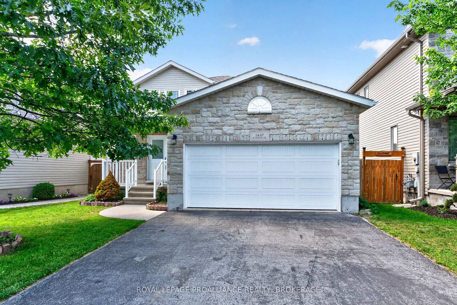 Property Photo: 1447 Hanover Drive ON K7P 0B5