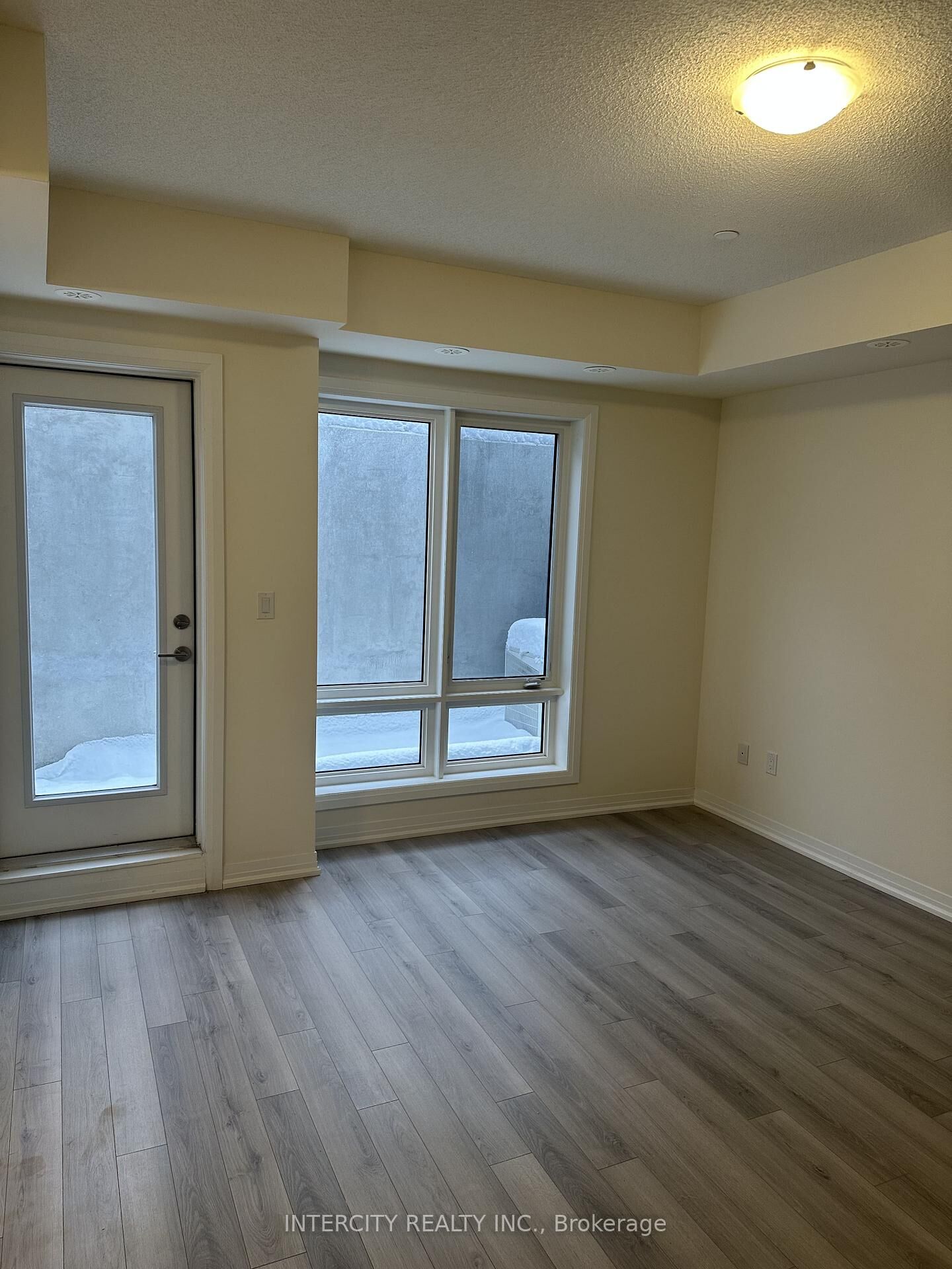 Property Photo: 245 McLevin Avenue 13 ON M1B 0E8