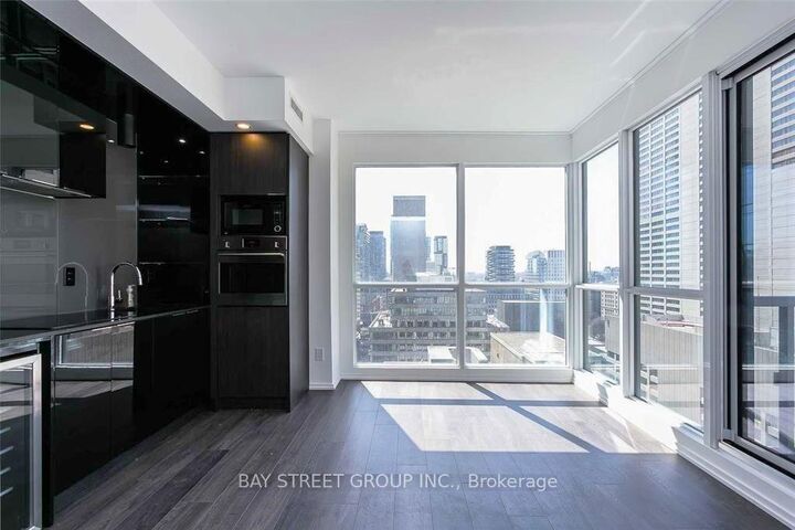 Property Photo:  70 Temperance Street 1515  ON M5H 4E8 