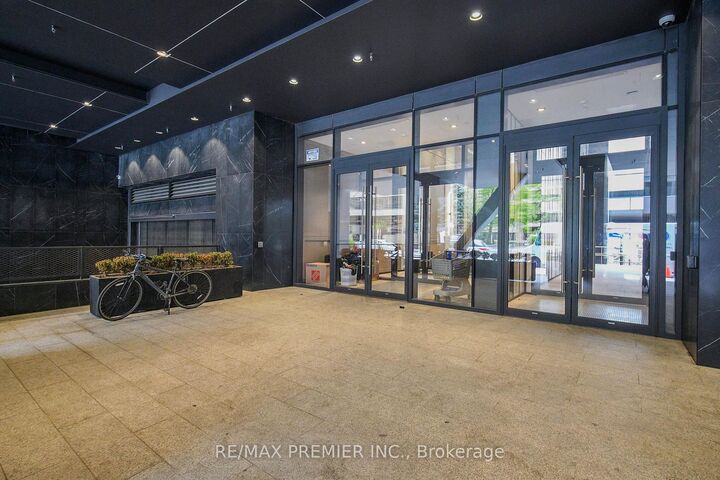 Property Photo: 488 University Avenue 3201 ON M5G 0C1