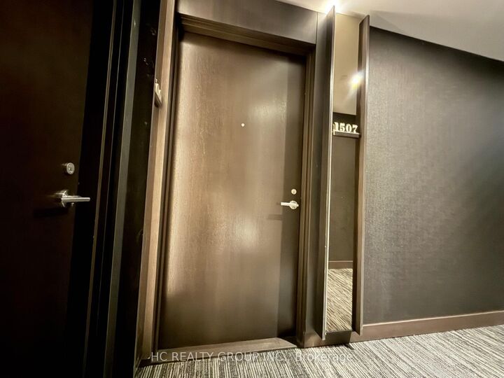 Property Photo:  11 Yorkville Avenue 1507  ON M4W 0B7 