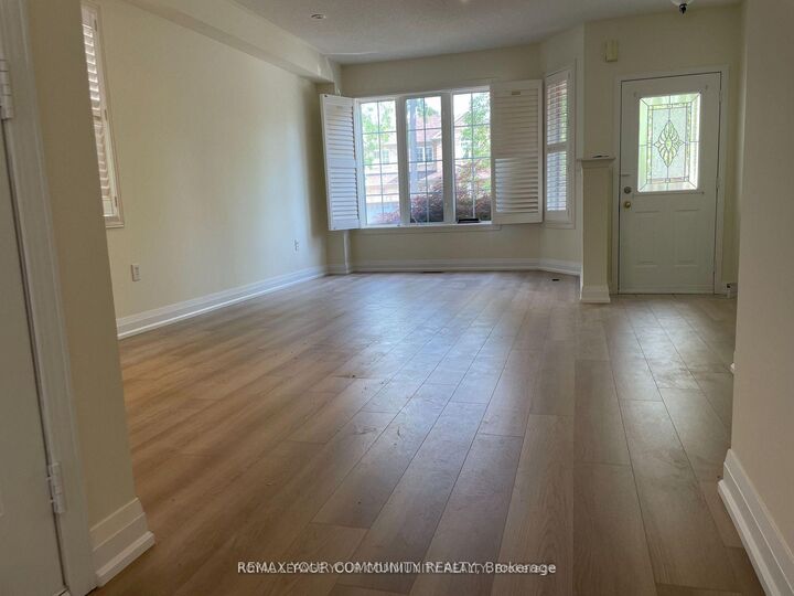 Property Photo:  93 Starr Crescent  ON L4G 7X2 