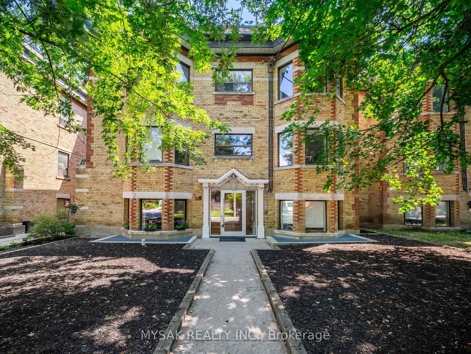 Property Photo: 427 Crawford Street ON M6G 3J7