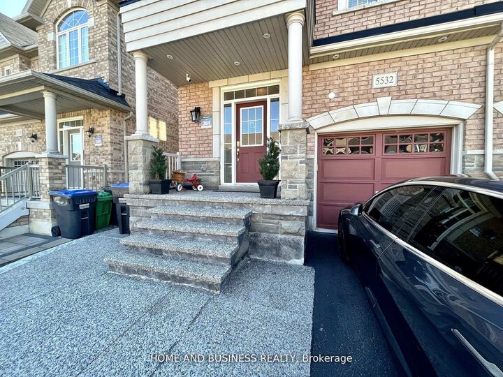 Property Photo:  5532 Meadowcrest Avenue  ON L5M 0N1 