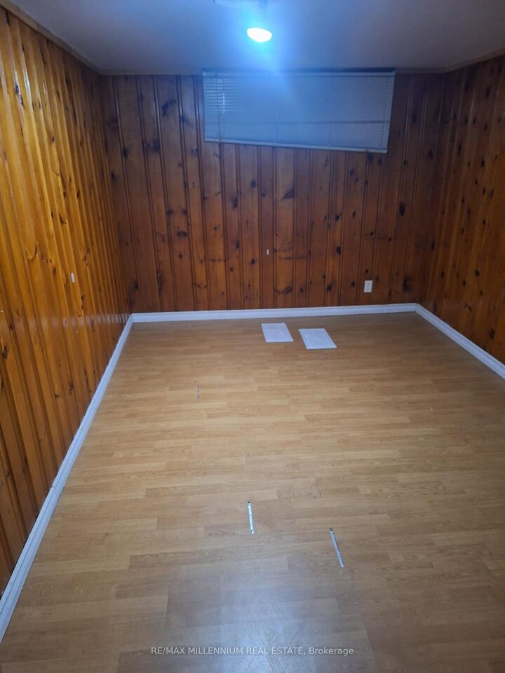 Photo de la propriété: 5 Brewton Road ON M1G 1W2