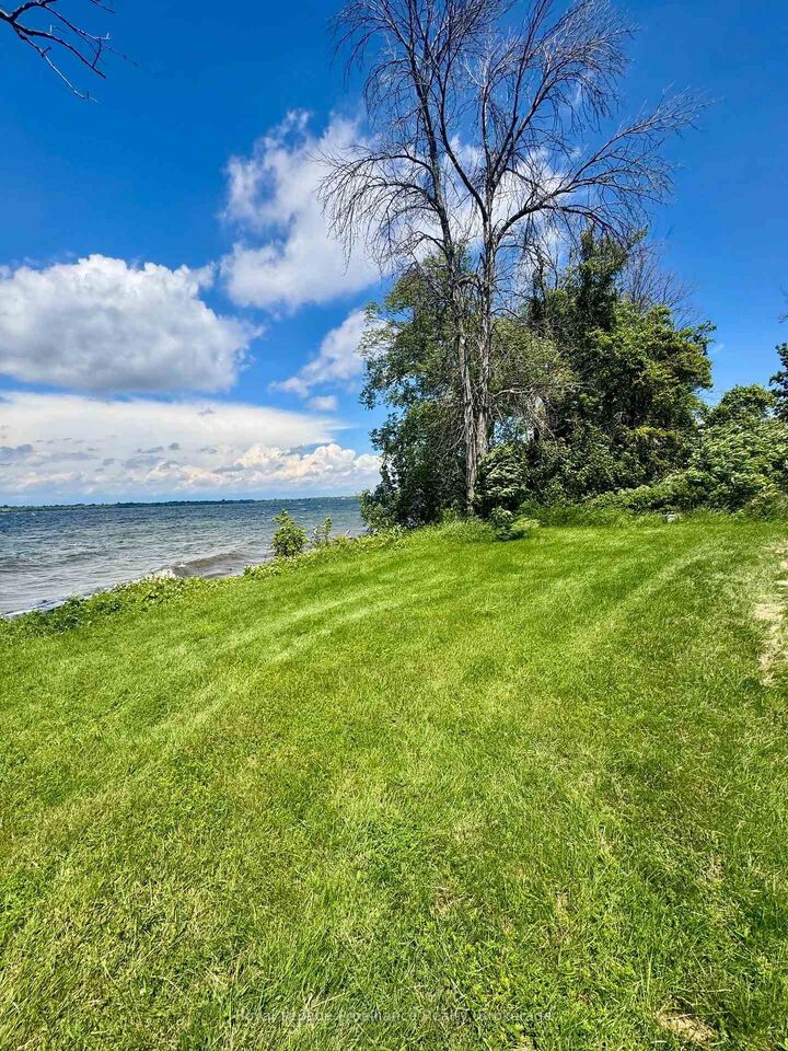 Property Photo: 33 Prinyers Cove Crescent ON K0K 2T0