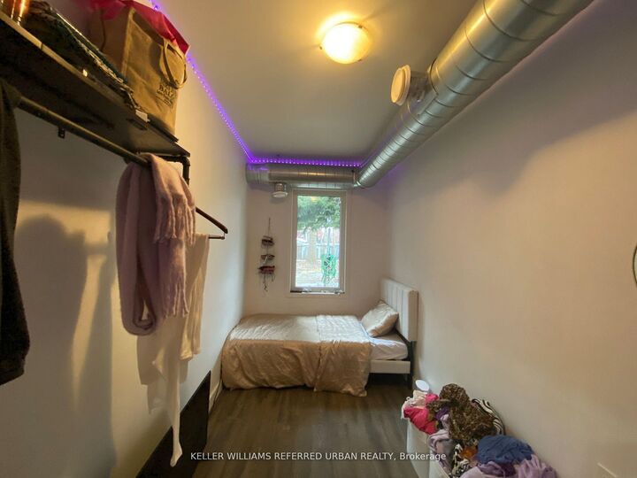Photo de la propriété: 344 Bartlett Avenue N Room 3 ON M6H 3G7