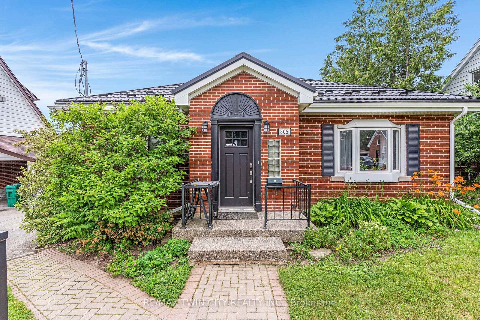 Property Photo: 805 Rockway Drive ON N2G 3B6