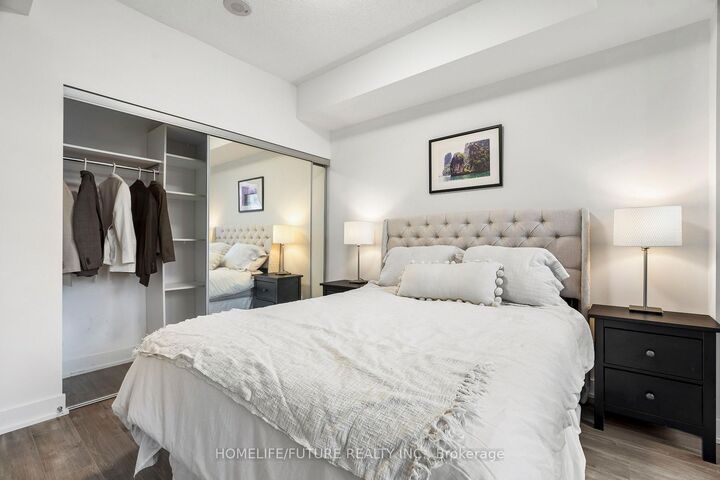 Property Photo:  318 Richmond Street W 3805  ON M5V 0B4 