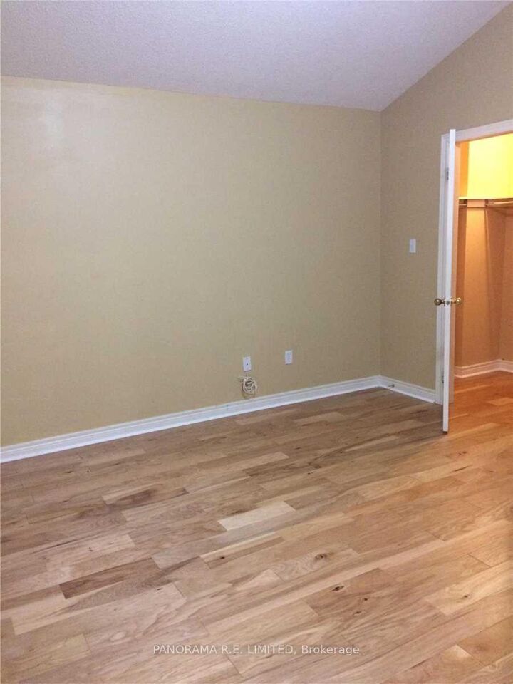 Property Photo: 4820 Yorkshire Avenue Main ON L4Z 4H3