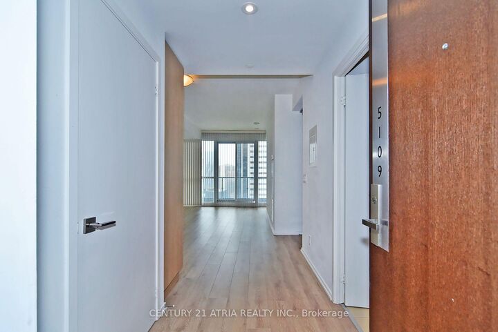 Property Photo: 70 Temperance Street 5109 ON M5H 4E8