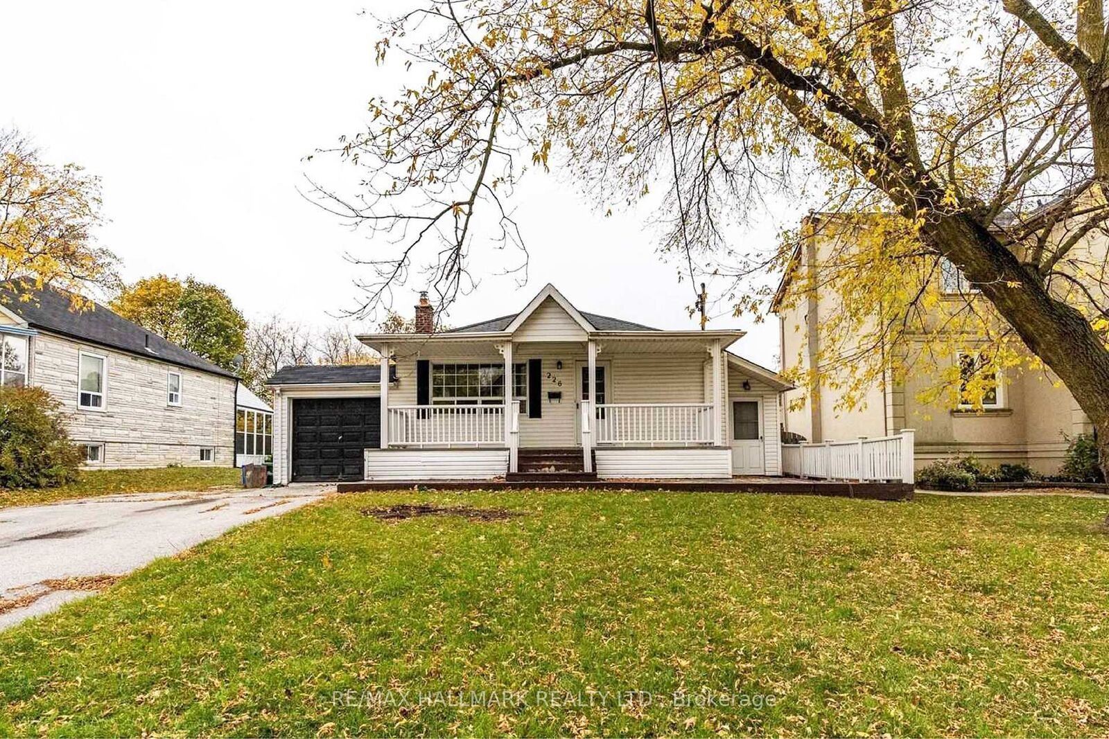 Property Photo: 226 Lawrence Avenue ON L4C 1Z6