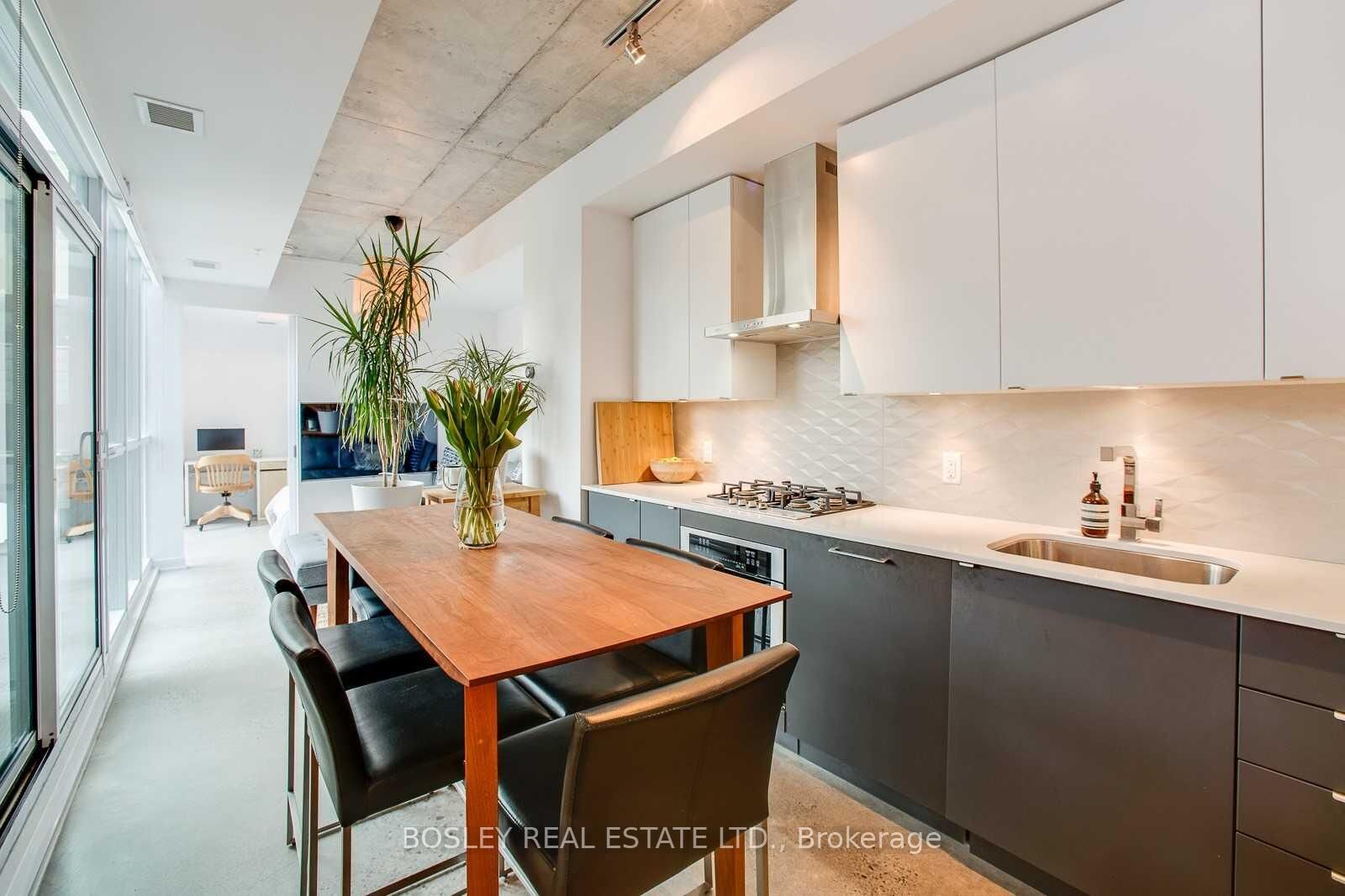 Property Photo: 38 Howard Park Avenue 528 ON M6R 0A7