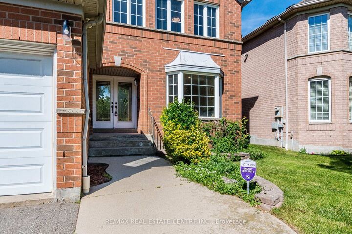 Property Photo: 5343 Russell View Road ON L5M 5V8