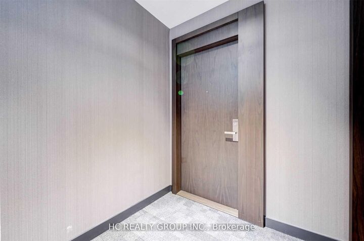 Property Photo:  1 Yorkville Avenue 2701  ON M4W 0B1 