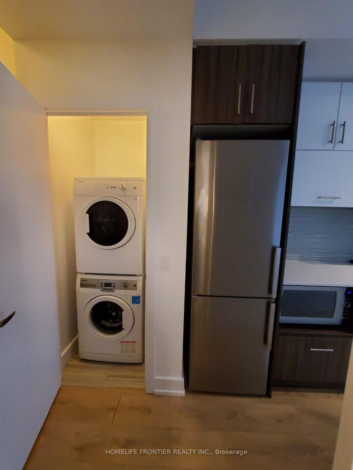 Property Photo:  128 Fairview Mall Drive 1209  ON M2J 0E8 