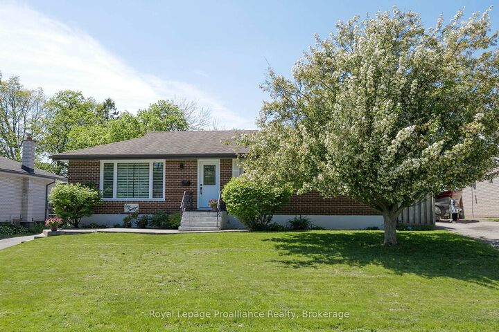 Property Photo: 112 Prospect Hill ON K8V 2V3
