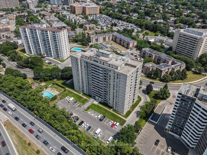 Property Photo:  130 Neptune Drive 601  ON M6A 1X5 