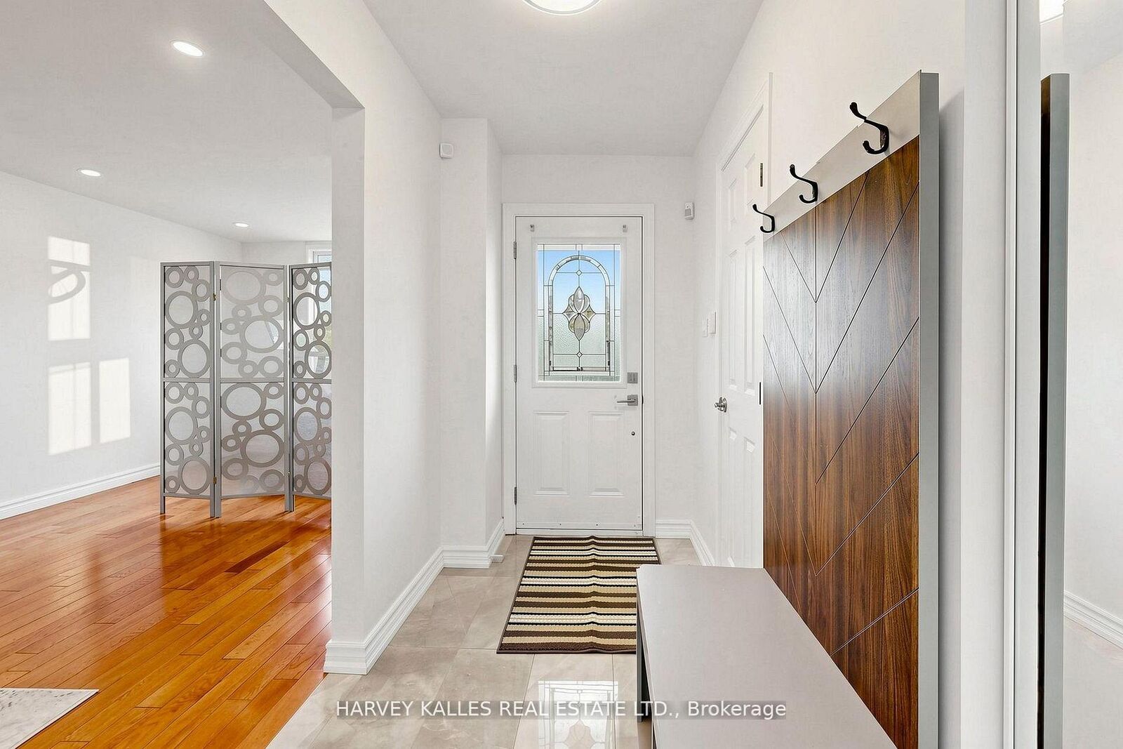 Property Photo: 197 Lisa Crescent ON L4J 2N2