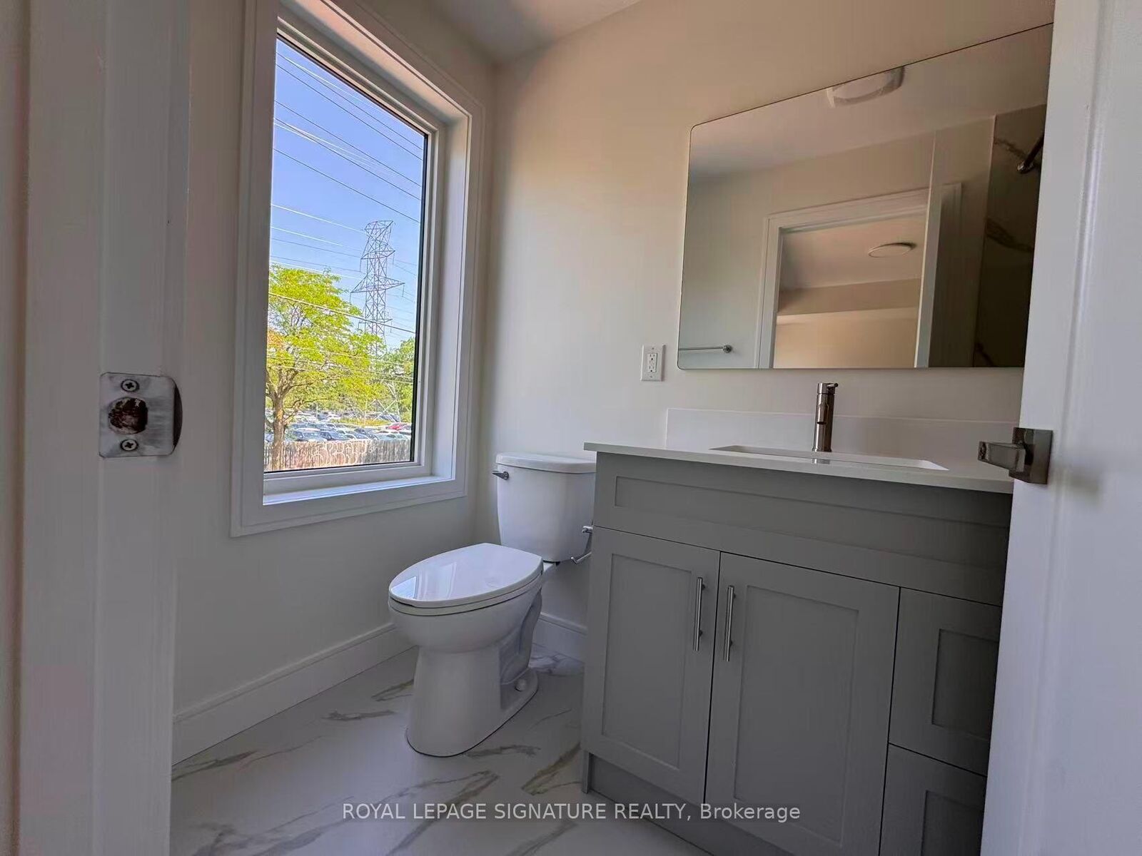 Property Photo:  53 Bishop Avenue 3  ON M2M 1Z4 