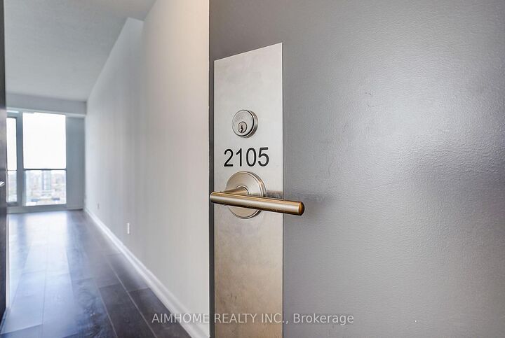 Property Photo: 32 Forest Manor Road 2105 ON M2J 0H2