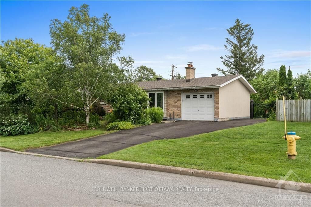 Property Photo:  12 Oakwood Avenue  ON K2E 6A5 