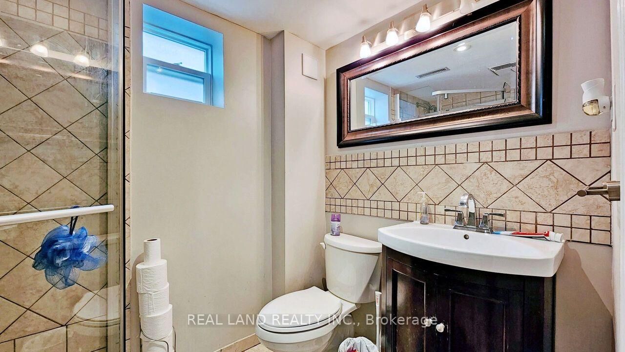 Property Photo:  26 Glamis Avenue  ON M6N 4H6 