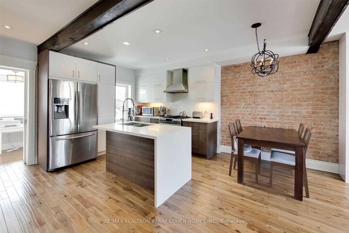 Photo de la propriété: 53 Highview Crescent Upper ON M6H 2Y3