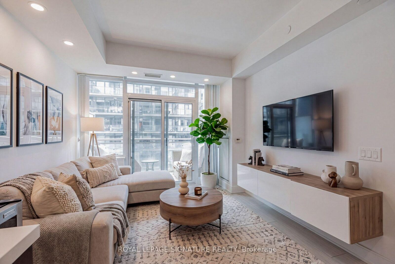 Property Photo:  525 Adelaide Street W 1534  ON M5V 1T6 
