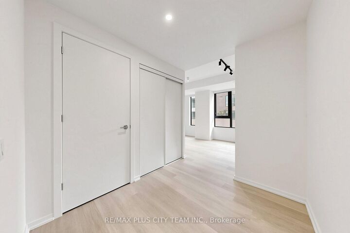 Property Photo: 109 Erskine Avenue 509 ON M4P 0G6