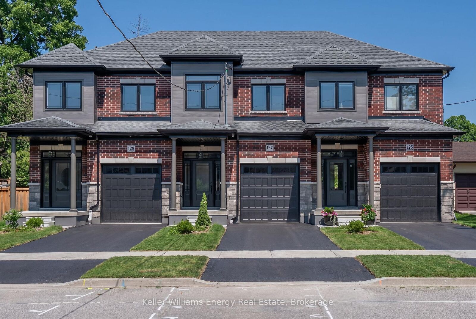 Property Photo:  127 Hickory Street N  ON L1N 3X6 
