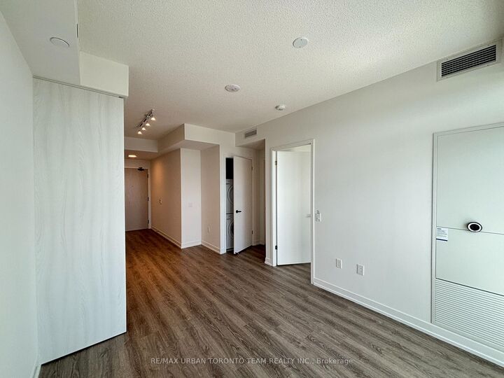 Property Photo:  195 Commerce Street 4509  ON L4K 0P9 