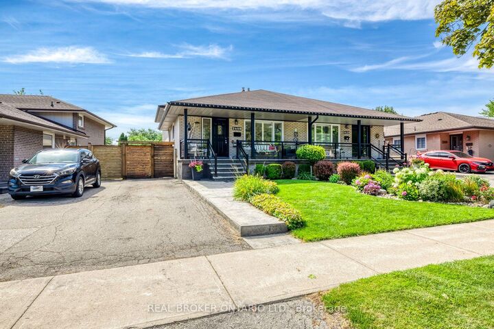 2408 Padstow Crescent — photo 1