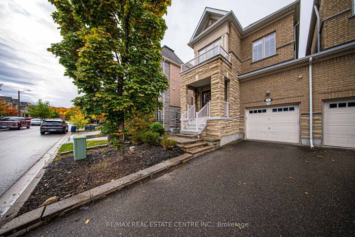 Property Photo:  8 Bristlewood Crescent  ON L4J 0H4 