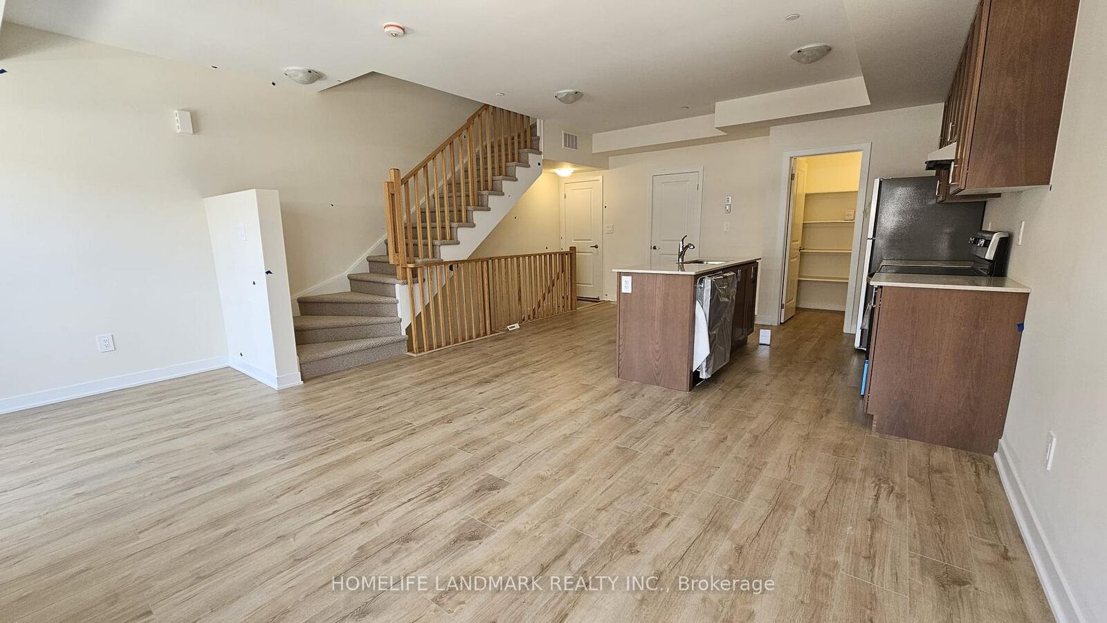 Property Photo: 755 Omega Drive 207 ON L1V 0H1