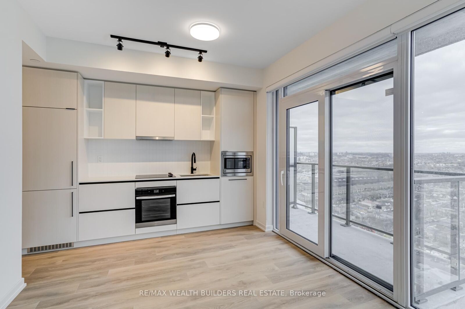 Property Photo: 1285 Dupont Street 2407 ON M6H 0E3