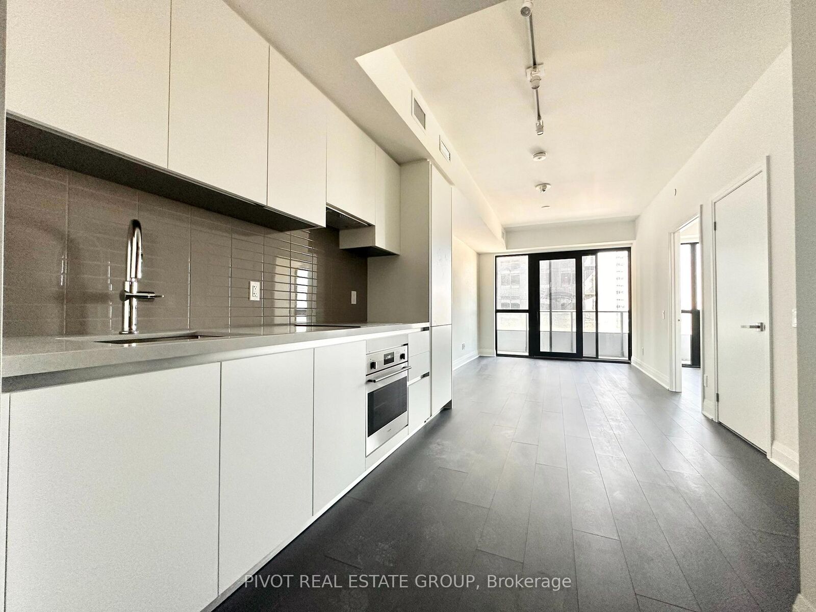 Property Photo: 2 Erskine Road 3809 ON L5B 0S1