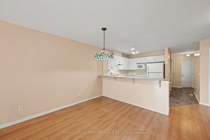 Property Photo: 18 Daphne Crescent ON K2S 1Y1