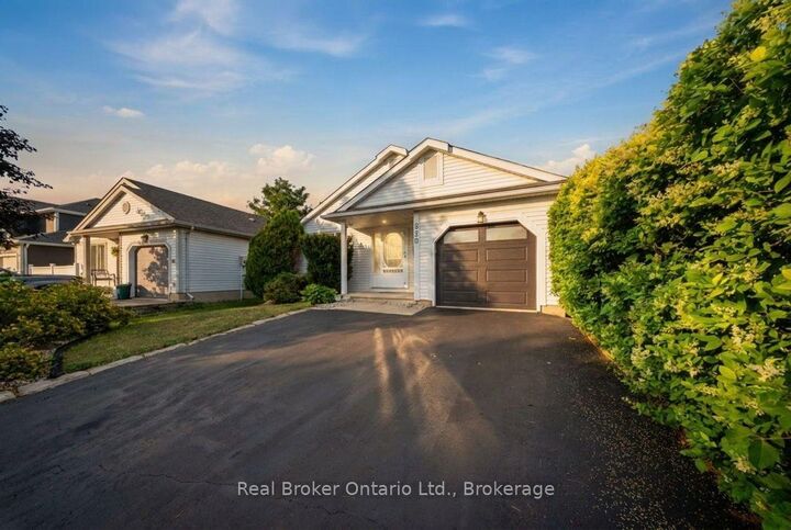 Property Photo:  530 Trico Drive  ON N3H 5M5 