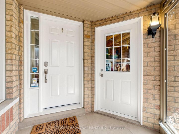 Property Photo:  1118 Gossamer Drive  ON L1X 2T7 