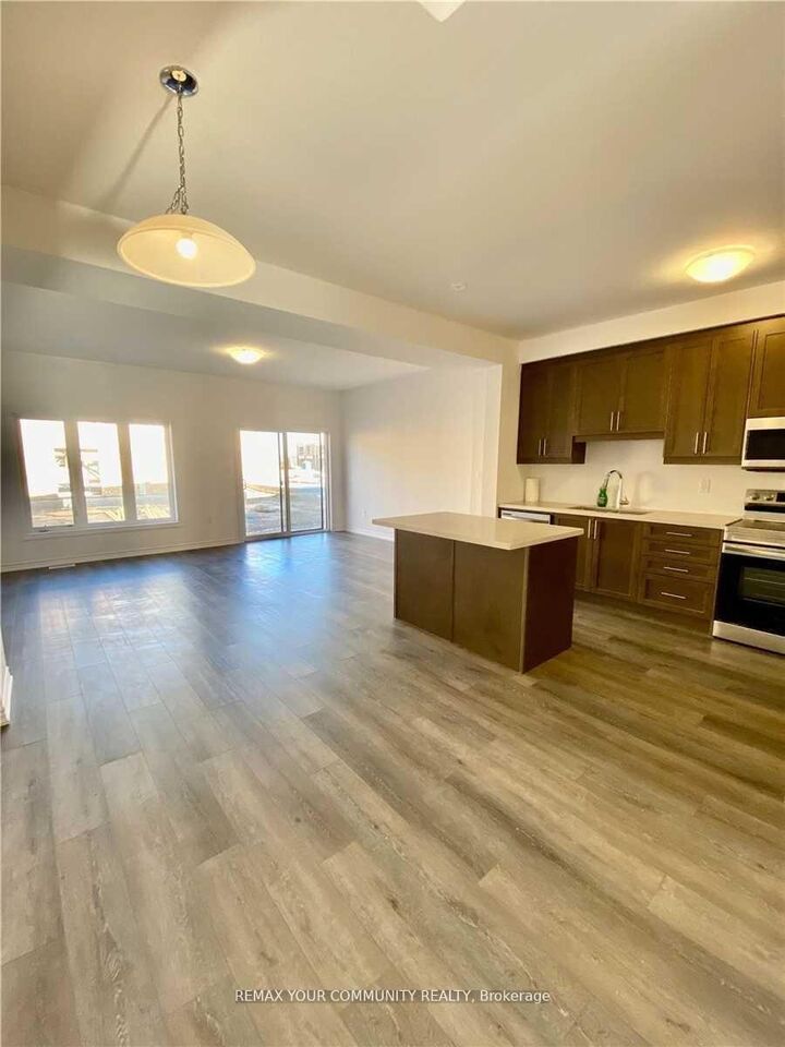 Photo de la propriété: 32 June Callwood Way ON N3T 0T7