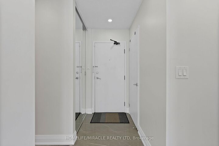 Property Photo:  350 Webb Drive 112  ON L5B 3W4 