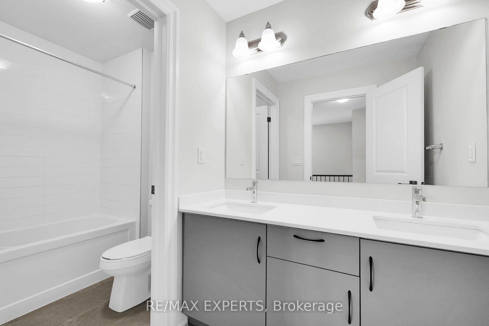 Property Photo:  49 Paisley Drive  ON L3Z 4P2 