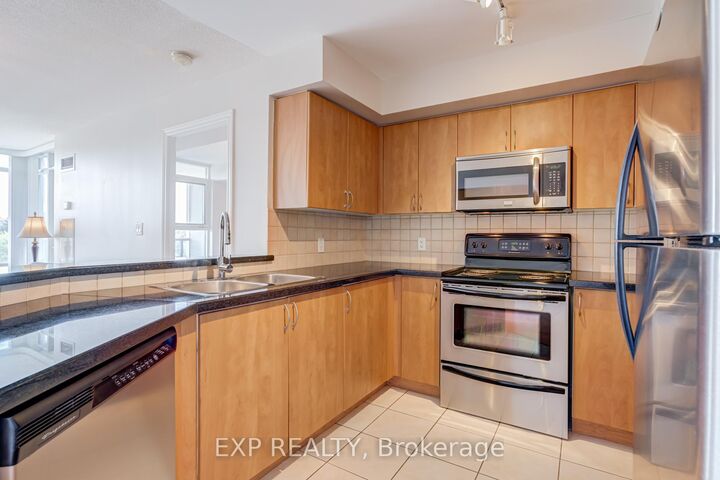 Property Photo:  3840 Bathurst Street 506  ON M3H 6C6 